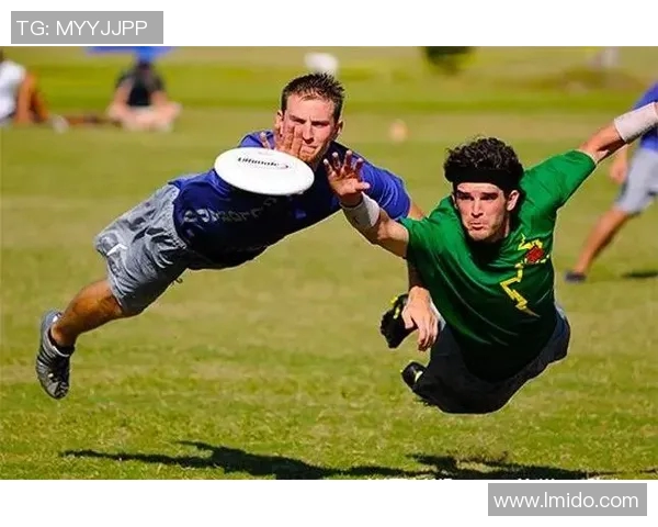 赵芳独家分享飞盘技巧与心得体会助你轻松掌握这项运动的乐趣与魅力 赵芳独家分享飞盘技巧与心得体会助你轻松掌握这项运动的乐趣与魅力